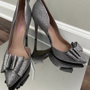 🤍Pewter Pin Up Bow heels🤍